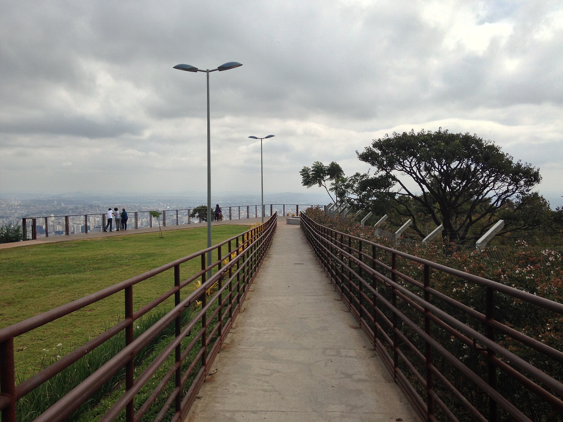 Imagem de referência de Mirante das Mangabeiras, descrito nos dados abertos como mirante no município brasileiro de Belo Horizonte