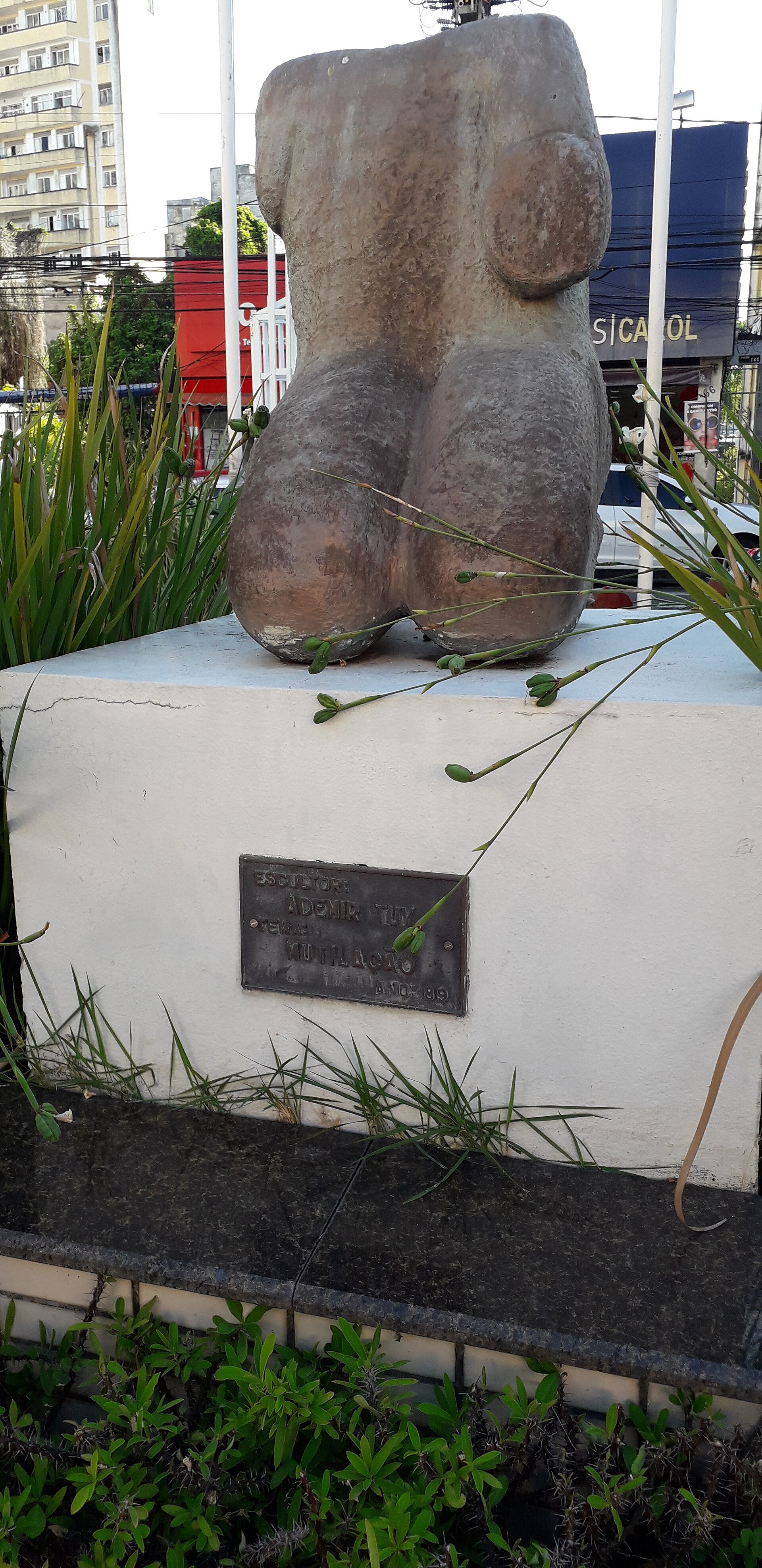 Imagem de referência de Escultura "Mutilação", descrito nos dados abertos como monumento em Salvador, Bahia, Brasil