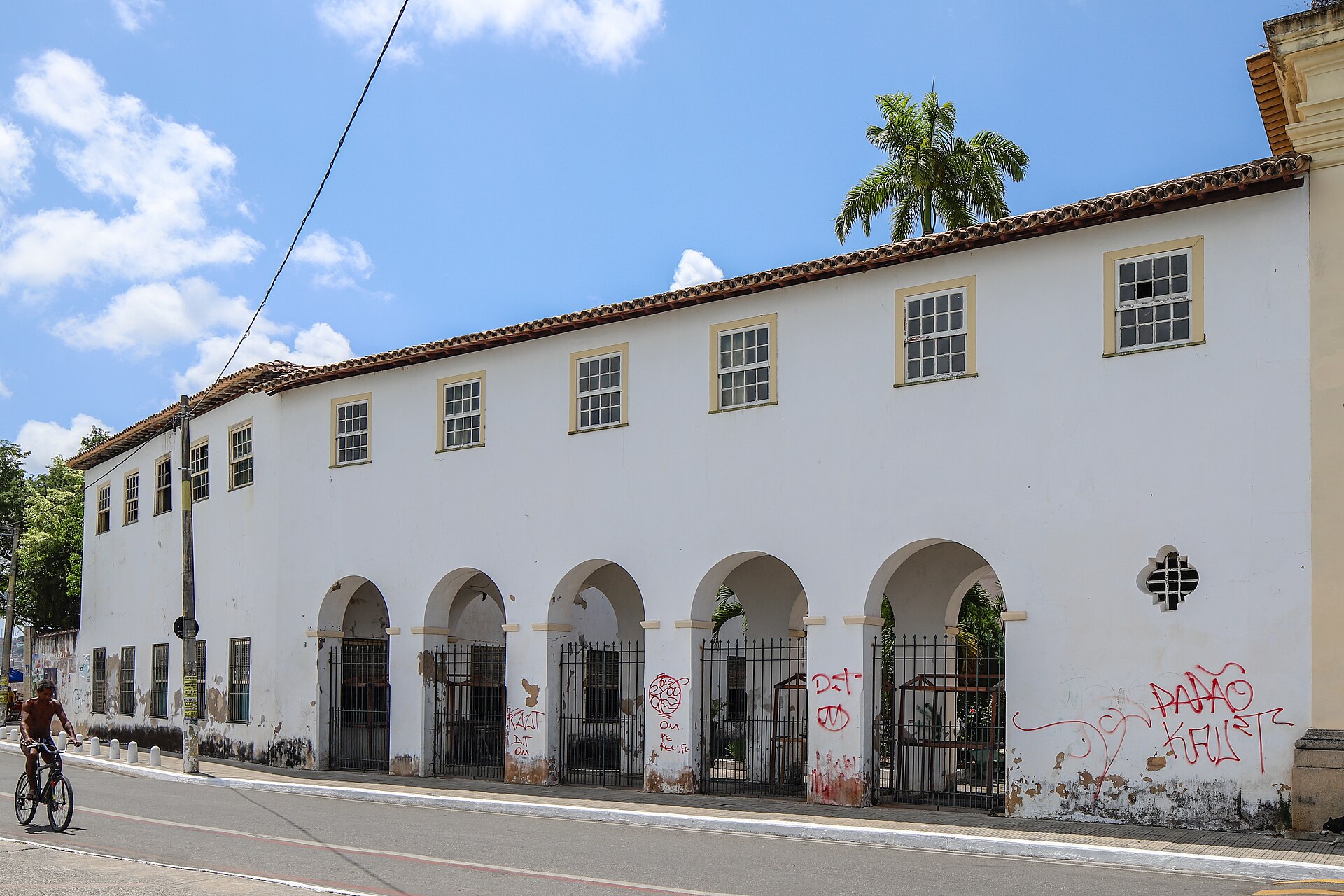 Imagem de referência de Palácio de Verão dos Arcebispos, descrito nos dados abertos como casa em Salvador, Bahia