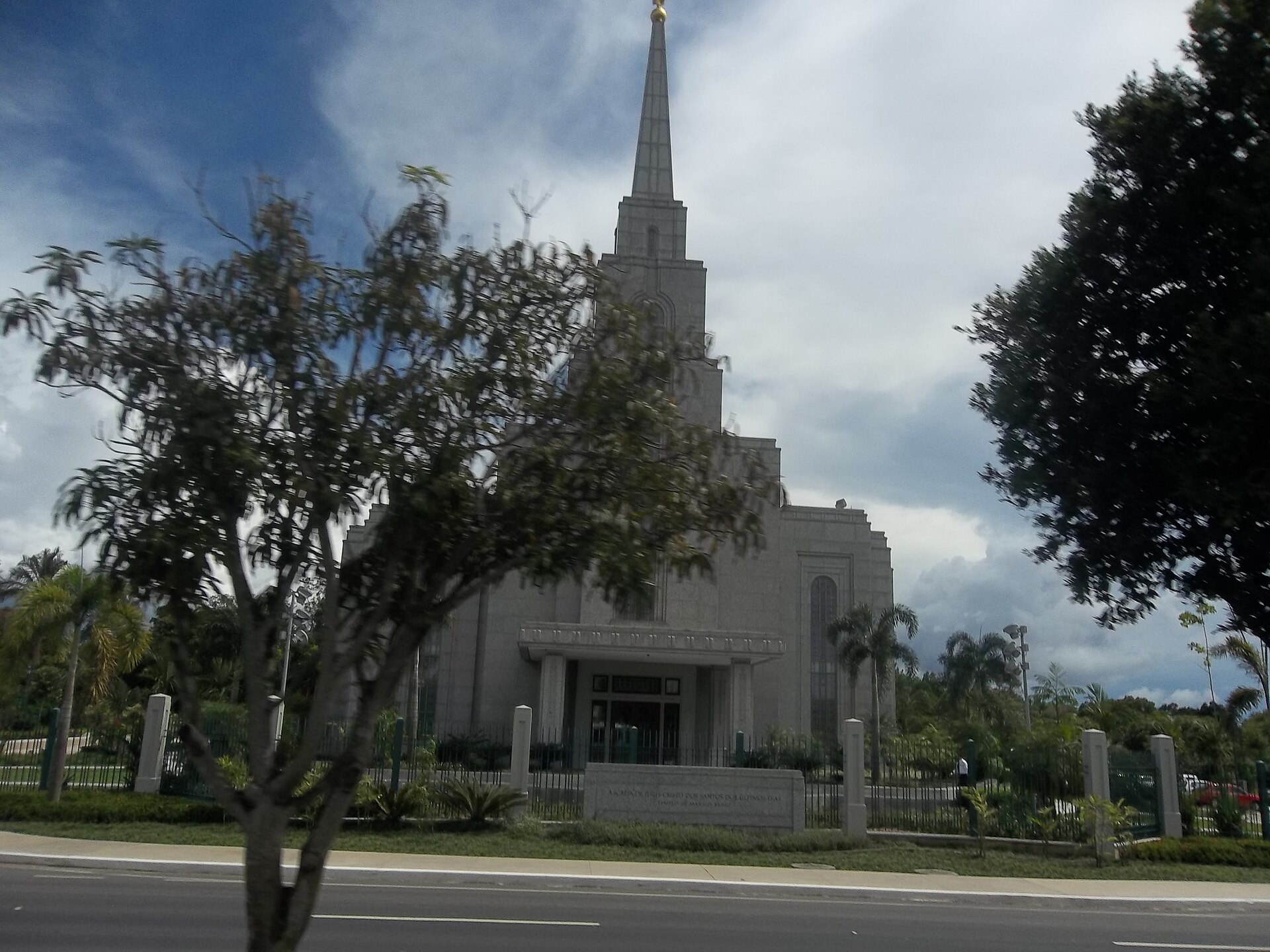 Imagem de referência de Templo de Manaus, descrito nos dados abertos como igreja em Amazonas, Brasil