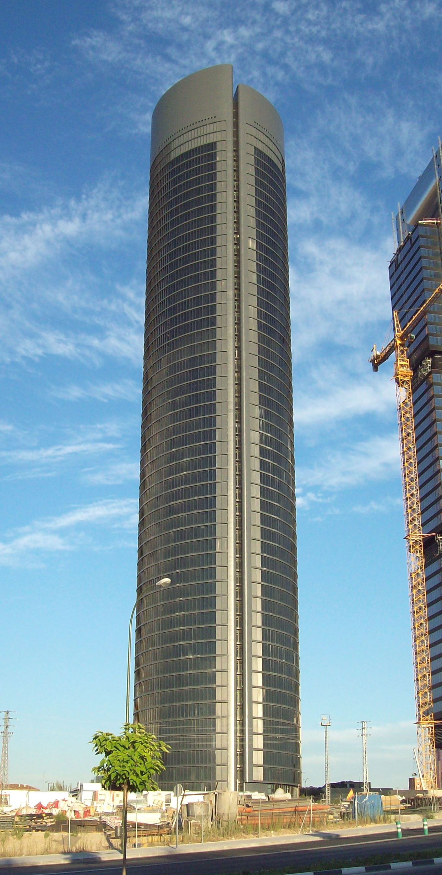 Imagem de referência de Torre PwC, descrito nos dados abertos como torre excepcional no norte de Madrid