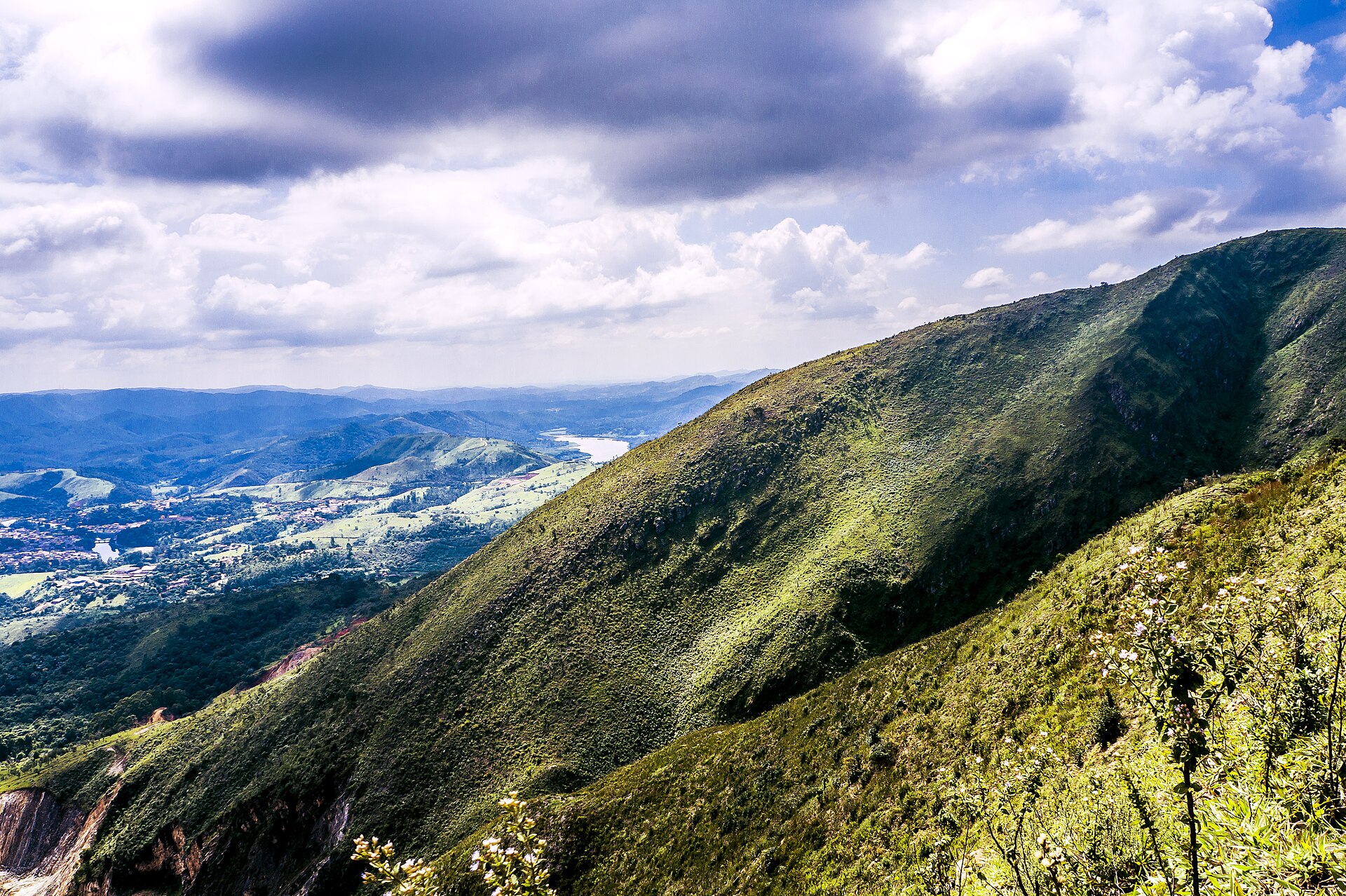 Imagem de referência de Serra do Voturuna, descrito nos dados abertos como serra no Brasil