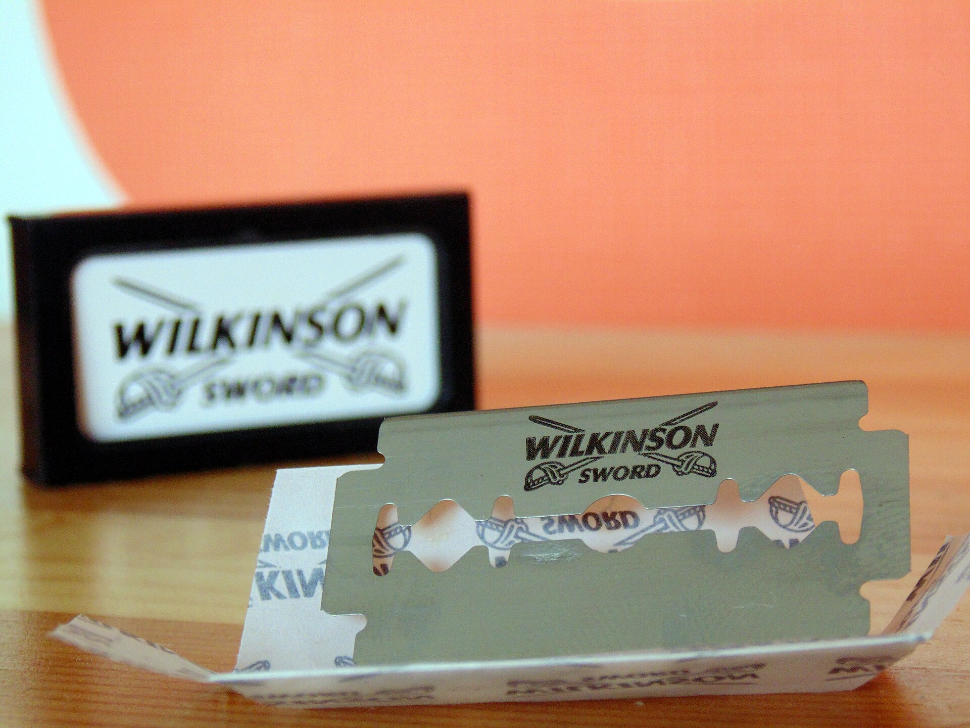 Imagem de referência relacionada a Wilkinson Sword, item descrito como fabricante de objectos cortantes, incluindo lâminas de barbear