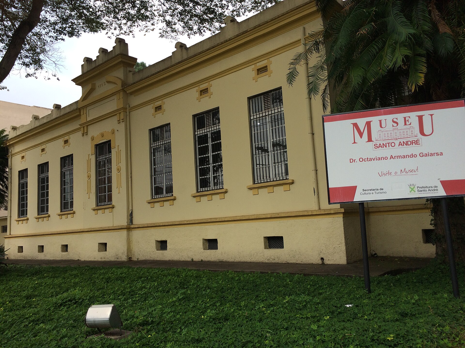 Imagem de referência de Museu de Santo André, descrito nos dados abertos como museu histórico do município de Santo André, instalado no prédio tombado do antigo Grupo Escolar Professor José Augusto de Azevedo Nunes