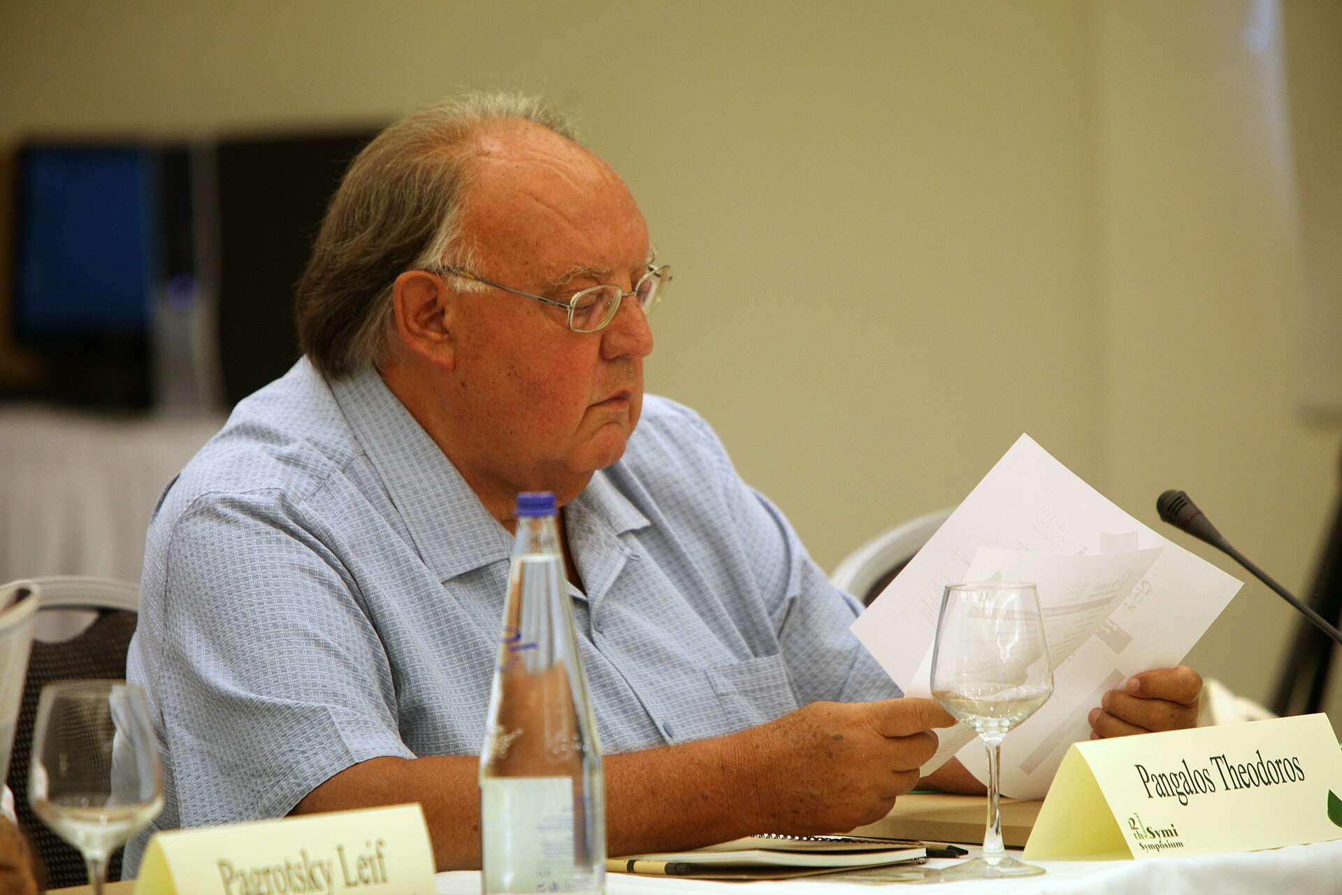 Imagem de referência relacionada a Theodoros Pangalos, item descrito como político grego