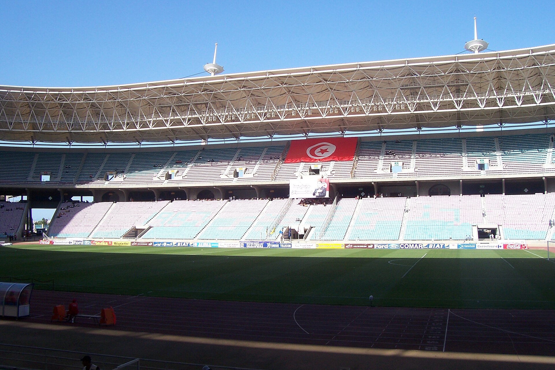 Imagem de referência de Estadio Olímpico de Radès, descrito nos dados abertos como estádio multiuso localizado na cidade de Radès, na Tunísia