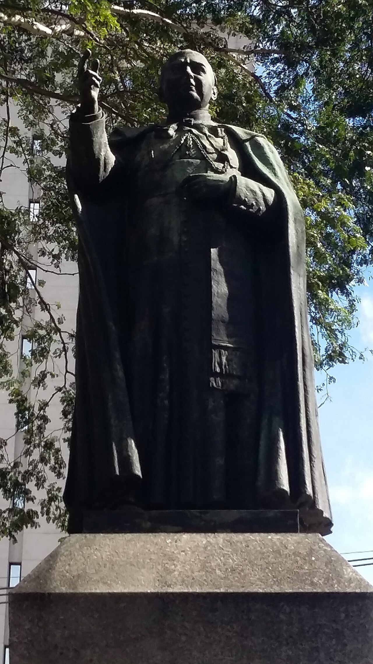 Imagem de referência de Dom Gastão Liberal Pinto, descrito nos dados abertos como monumento localizado no Brasil