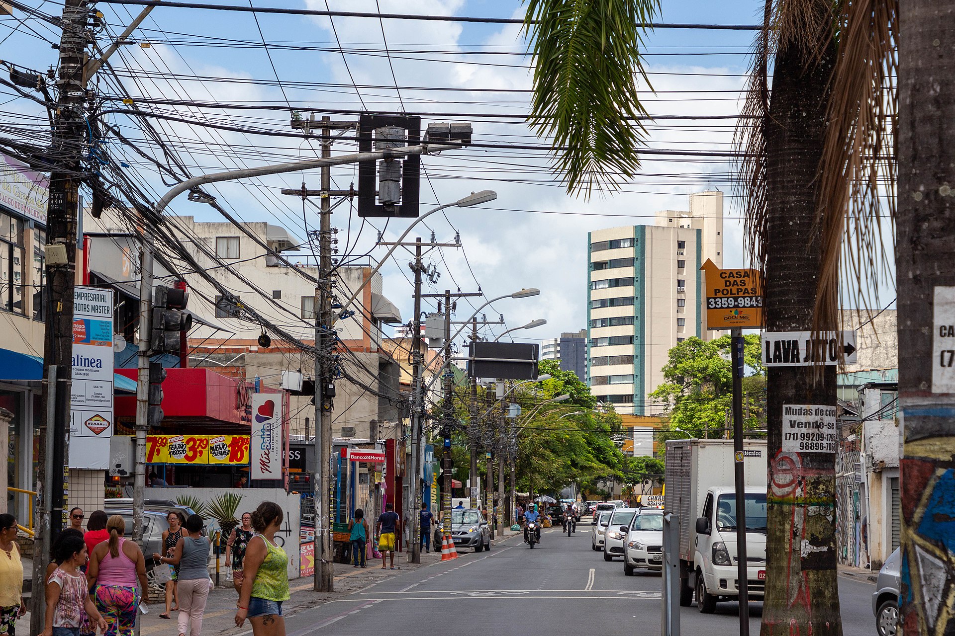 Imagem de referência de Avenida Dom João VI, descrito nos dados abertos como avenida em Salvador, Brasil