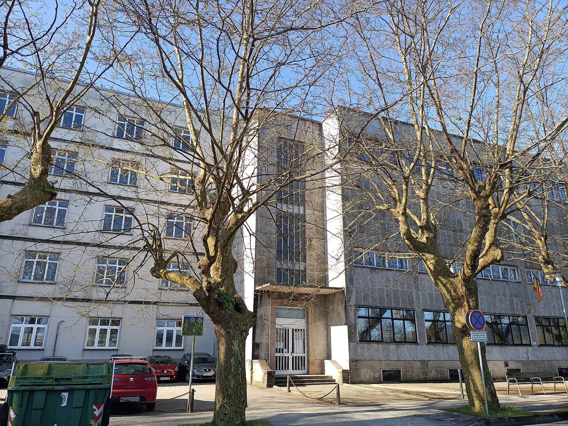 Imagem de referência de Escola de Formação de Professores, descrito nos dados abertos como edifício em Pontevedra, Espanha