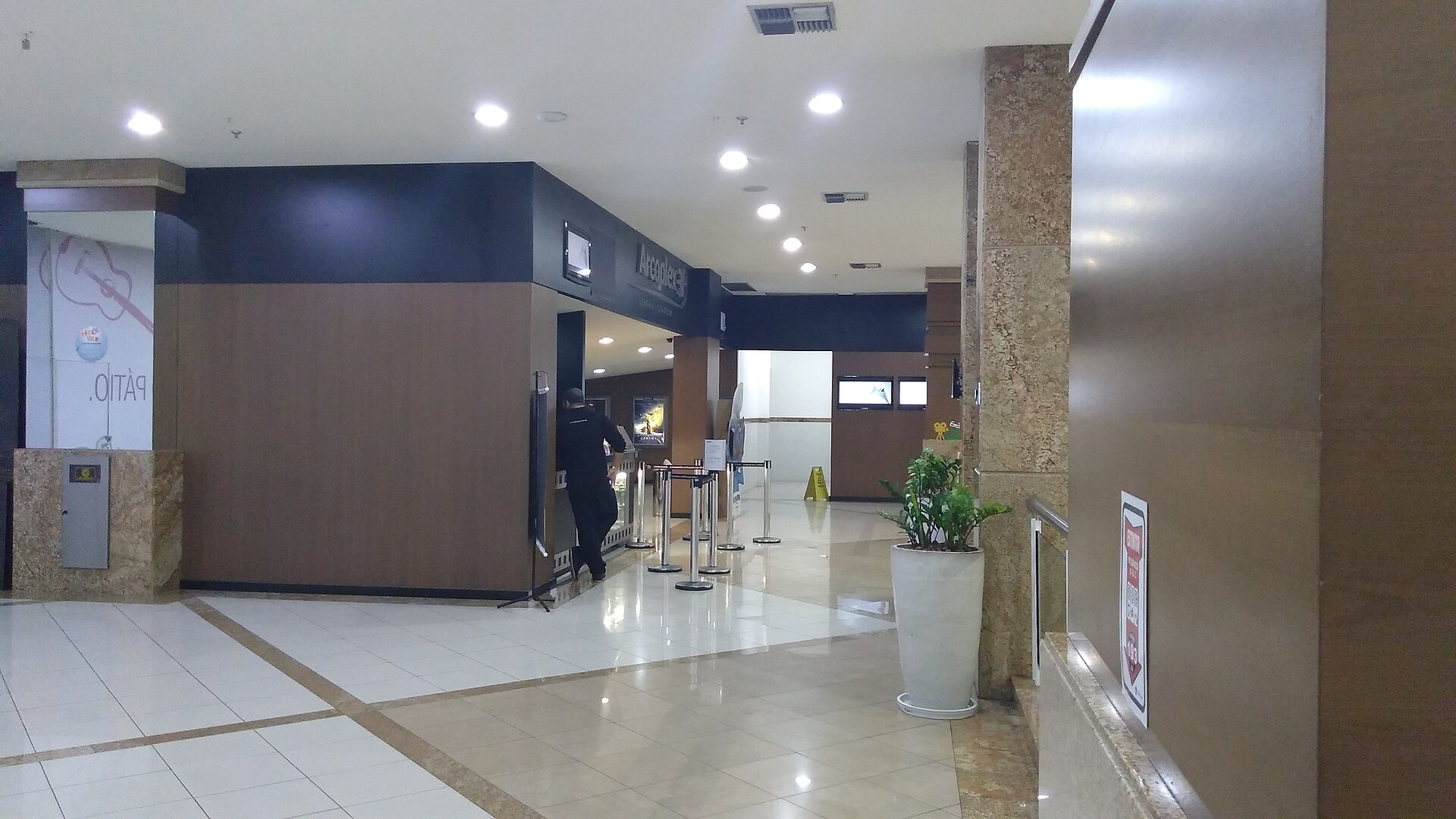 Imagem de referência de Arcoplex Pátio Dom Luís, descrito nos dados abertos como antigo cinema em Fortaleza, Ceará