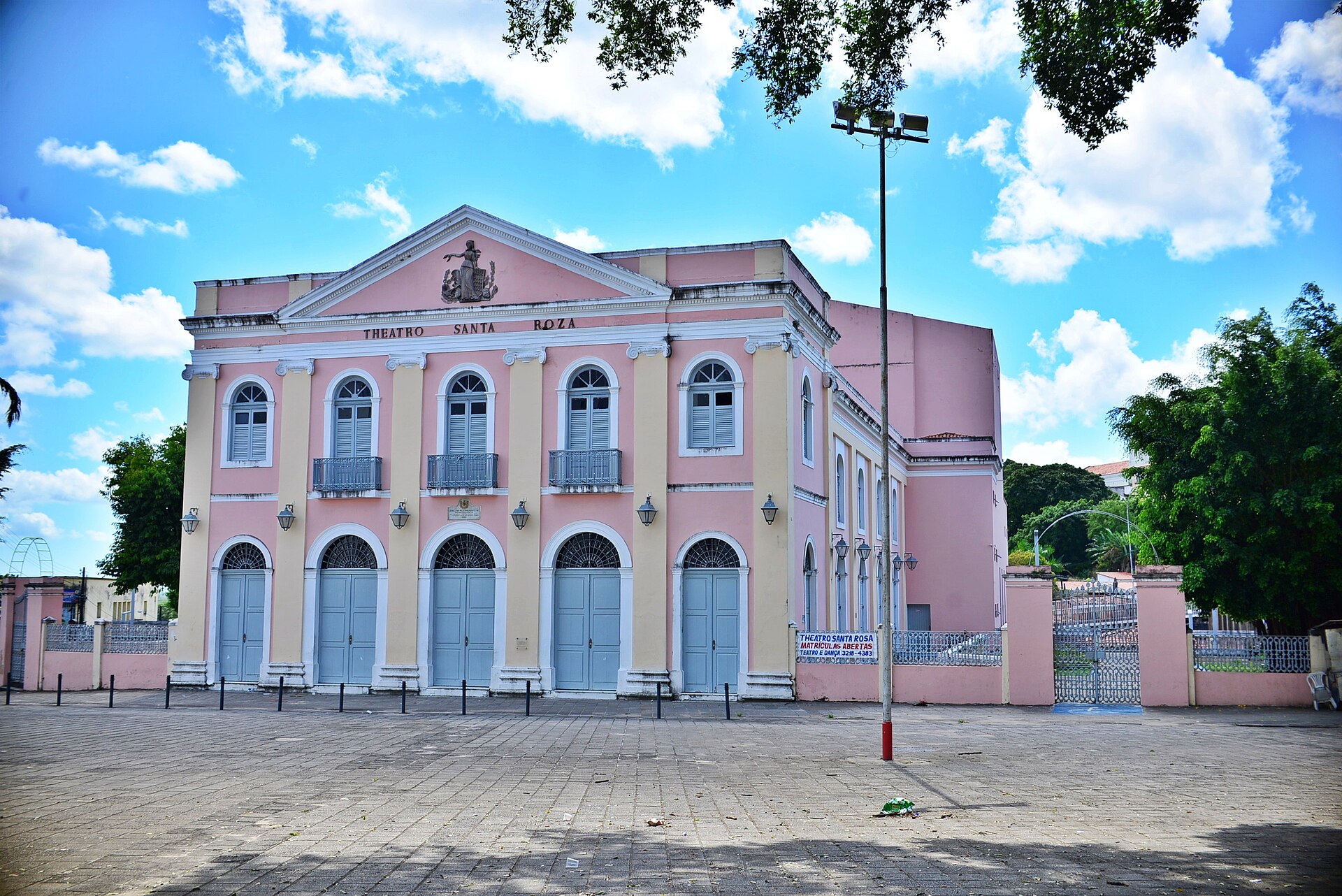 Imagem de referência de Teatro Santa Rosa, descrito nos dados abertos como teatro brasileiro situado na cidade de João Pessoa, Estado da Paraíba