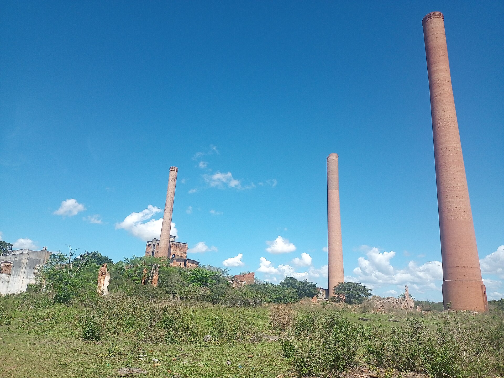 Imagem de referência de Usina Cambahyba, descrito nos dados abertos como usina de açúcar em Campos dos Goytacazes, Rio de Janeiro, Brasil