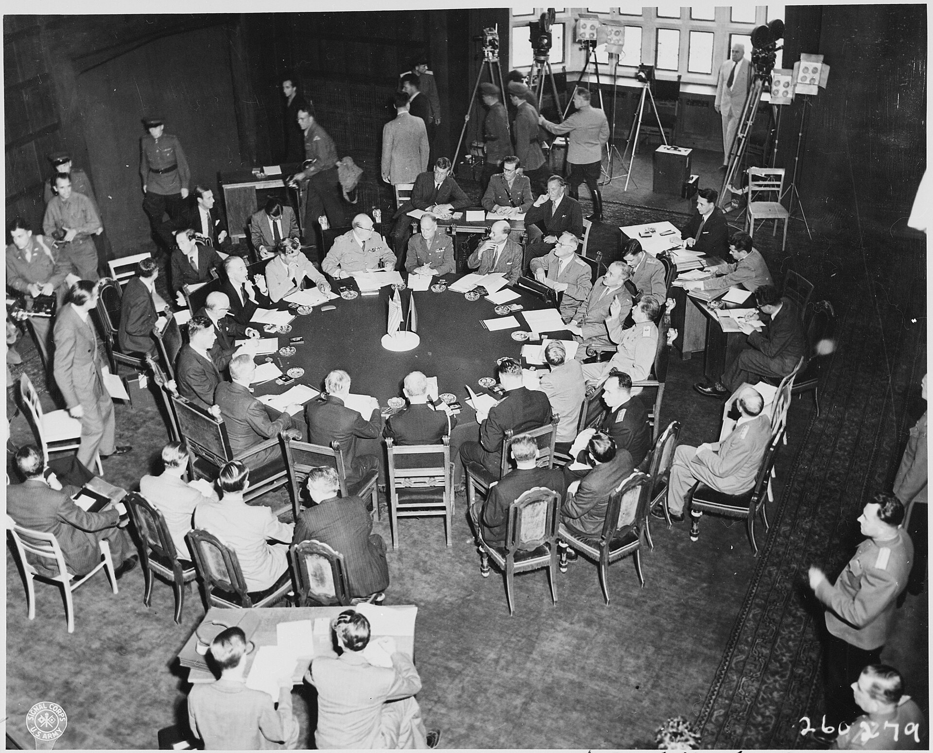 Imagem de referência relacionada a William Averell Harriman, item descrito como registro de referência sobre William Averell Harriman, organizado a partir de dados estruturados abertos