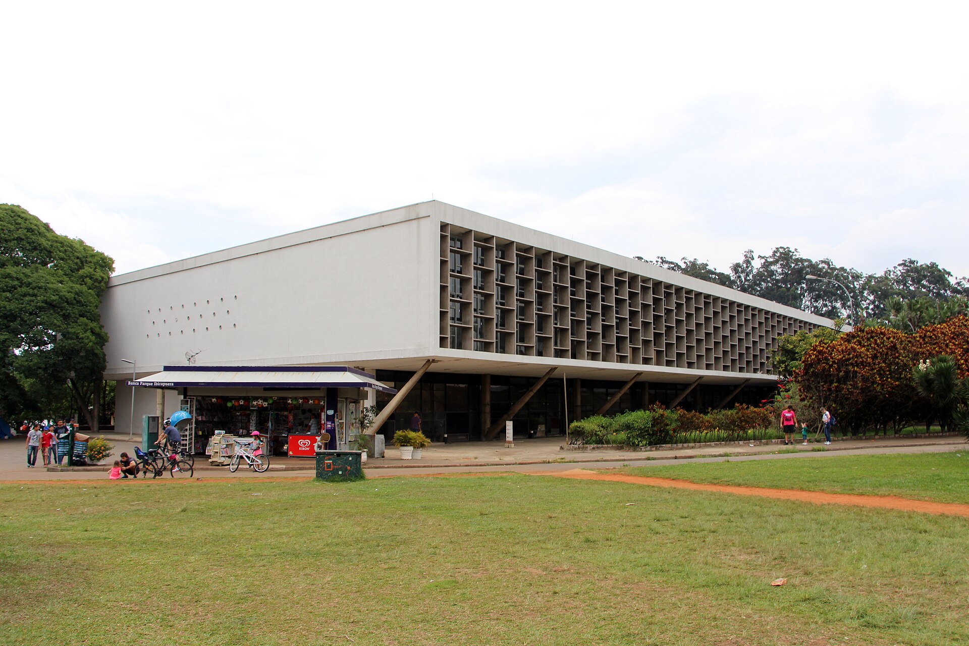Imagem de referência de Pavilhão Engenheiro Armando Arruda Pereira, descrito nos dados abertos como pavilhão no parque Ibirapuera, São Paulo