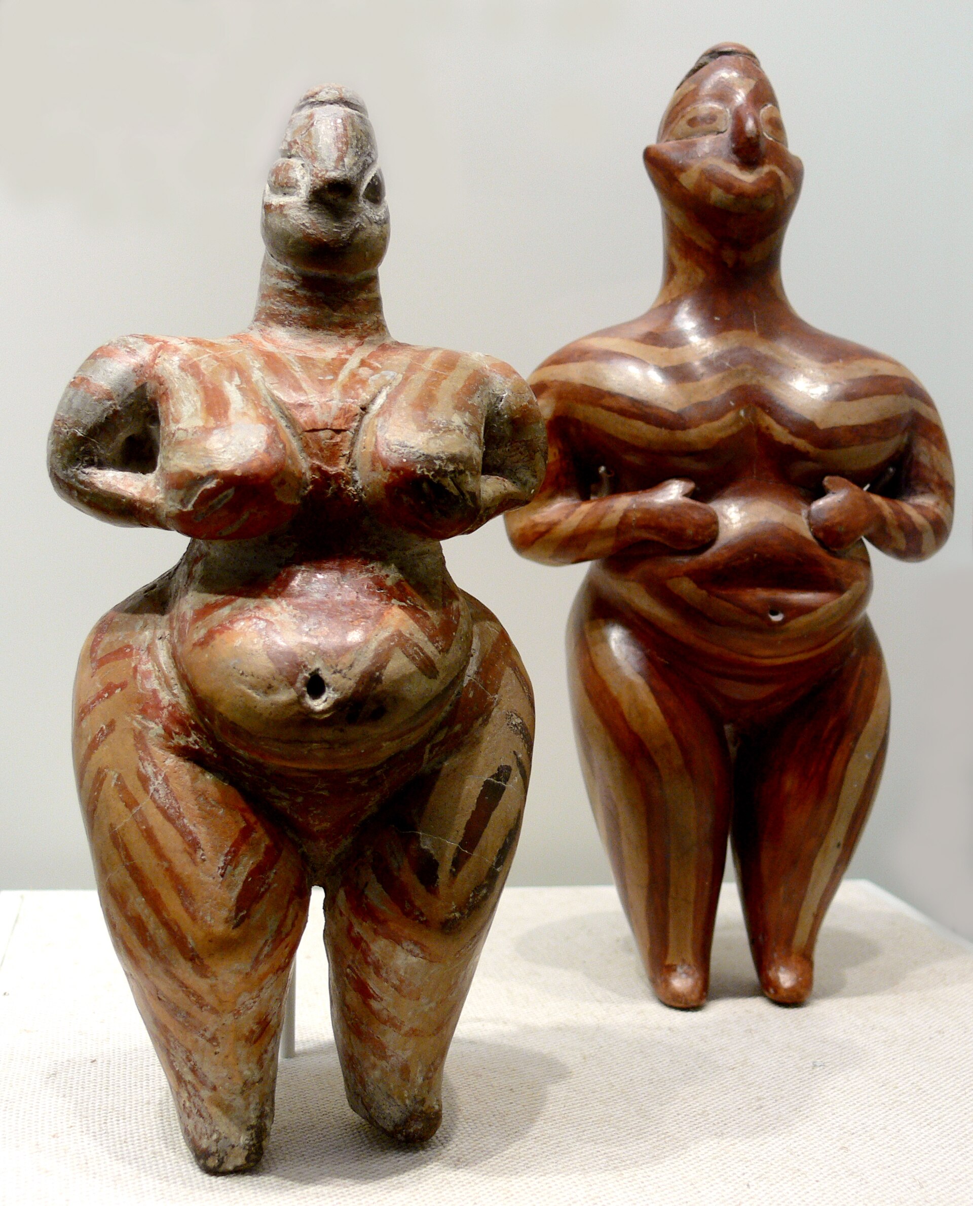 Imagem de referência relacionada a Hacılar Höyük, item descrito como sítio arqueológico do 8.º milénio a.C. no sudoeste da Anatólia; província de Burdur