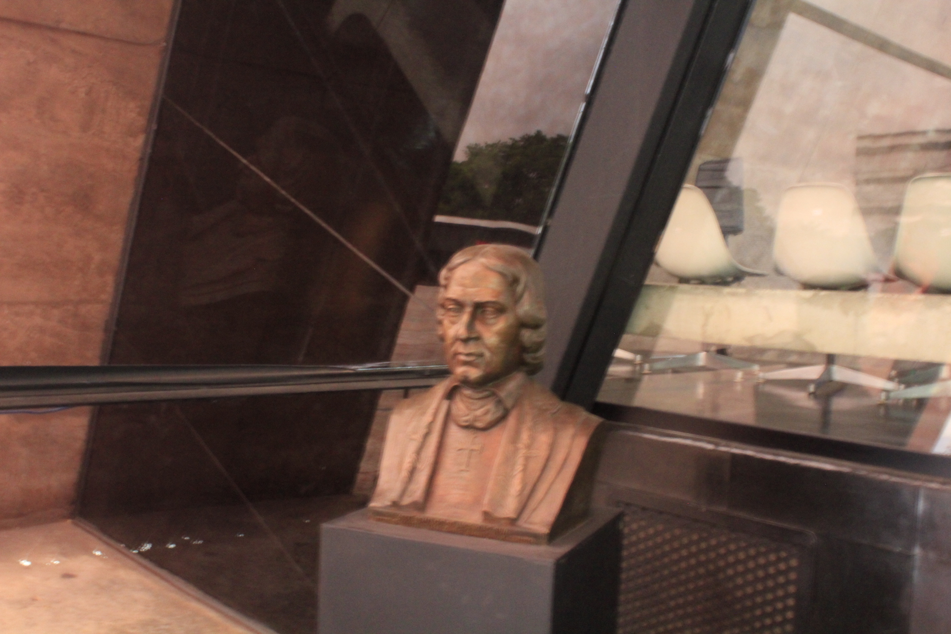 Imagem de referência de José Bonifácio de Andrade e Silva, descrito nos dados abertos como escultura em São Paulo, Brasil