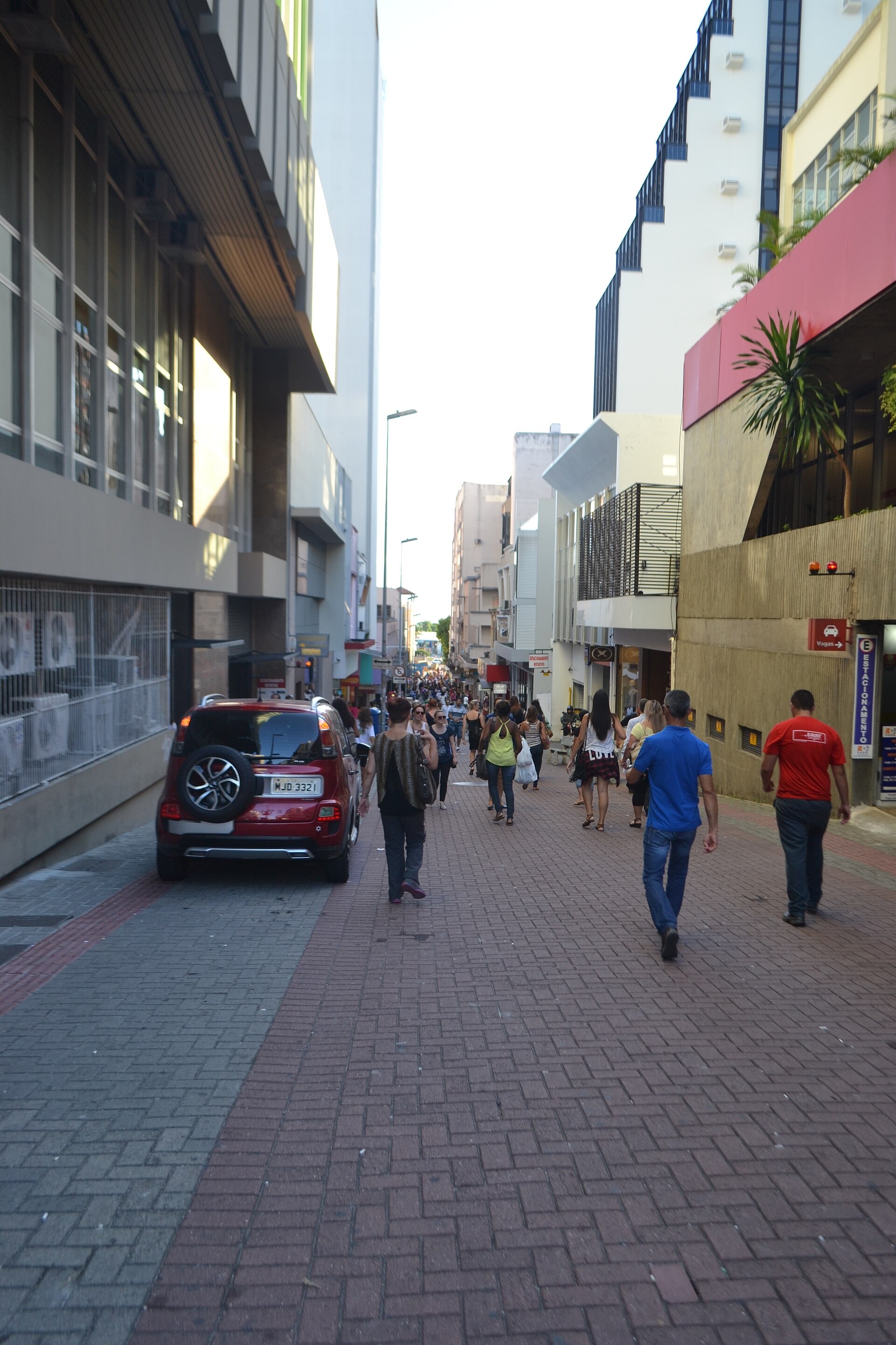 Imagem de referência de Rua Jerônimo Coelho (Florianópolis), descrito nos dados abertos como street in the center of Florianópolis