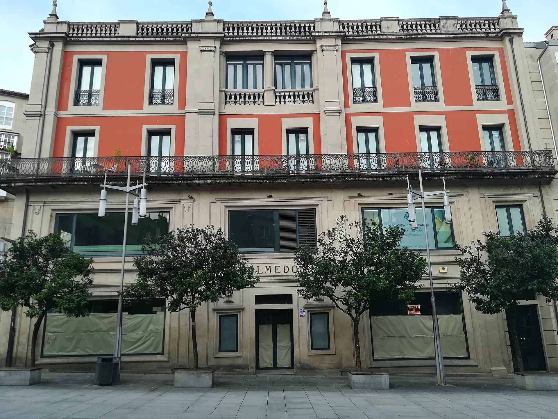 Imagem de referência de Edifício Olmedo, descrito nos dados abertos como edifício histórico em Pontevedra, Espanha