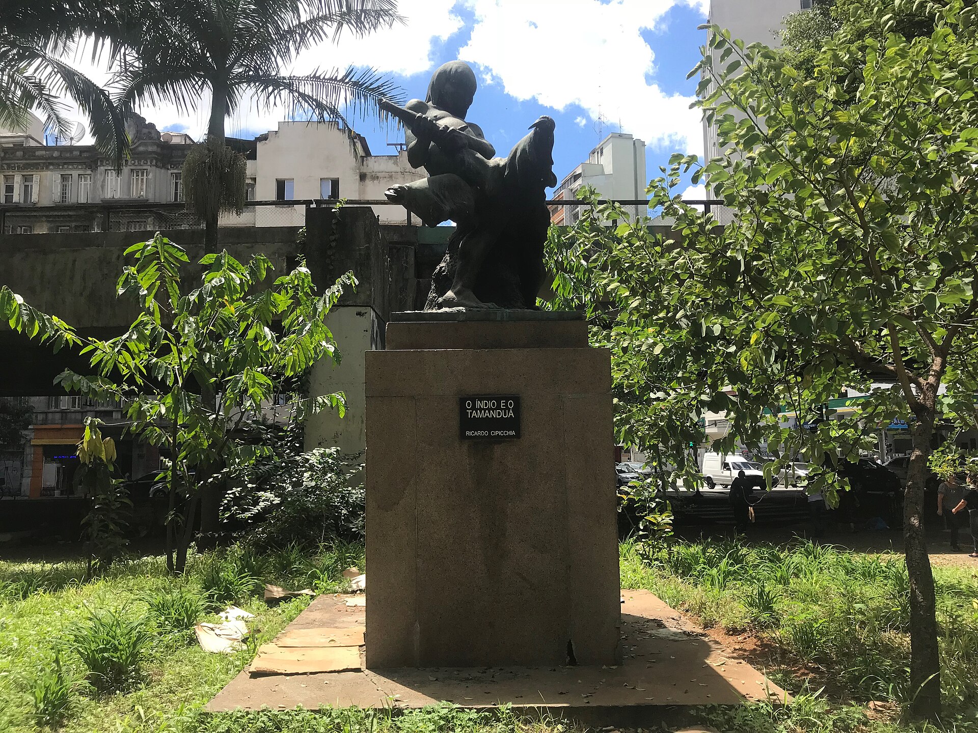Imagem de referência de O índio e o tamanduá, descrito nos dados abertos como monumento localizado no Brasil