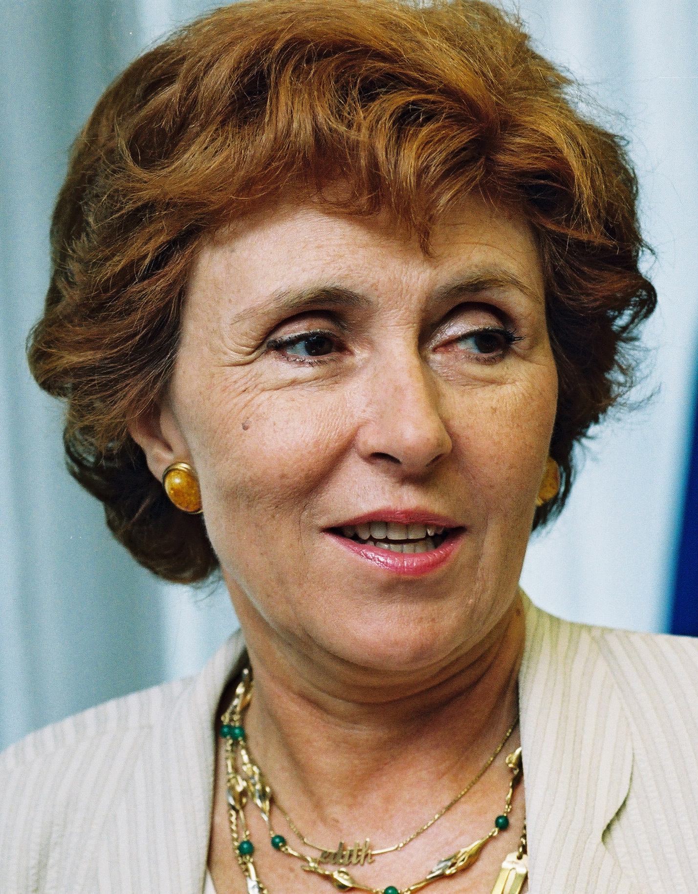 Imagem de referência relacionada a Édith Cresson, item descrito como política francesa