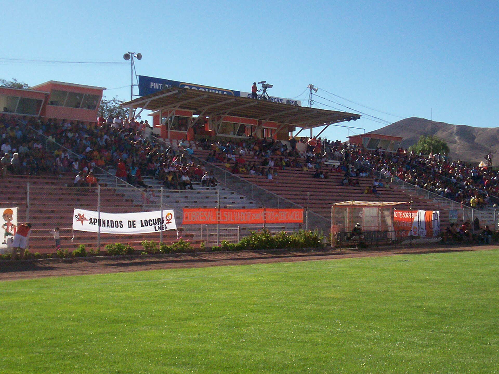 Imagem de referência de Estádio El Cobre, descrito nos dados abertos como estádio de futebol no Chile