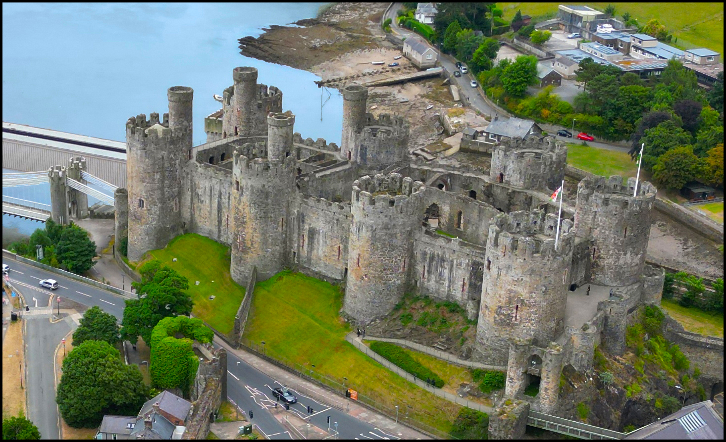 Imagem de referência de Castelo de Conwy, descrito nos dados abertos como castelo em Conwy, País de Gales