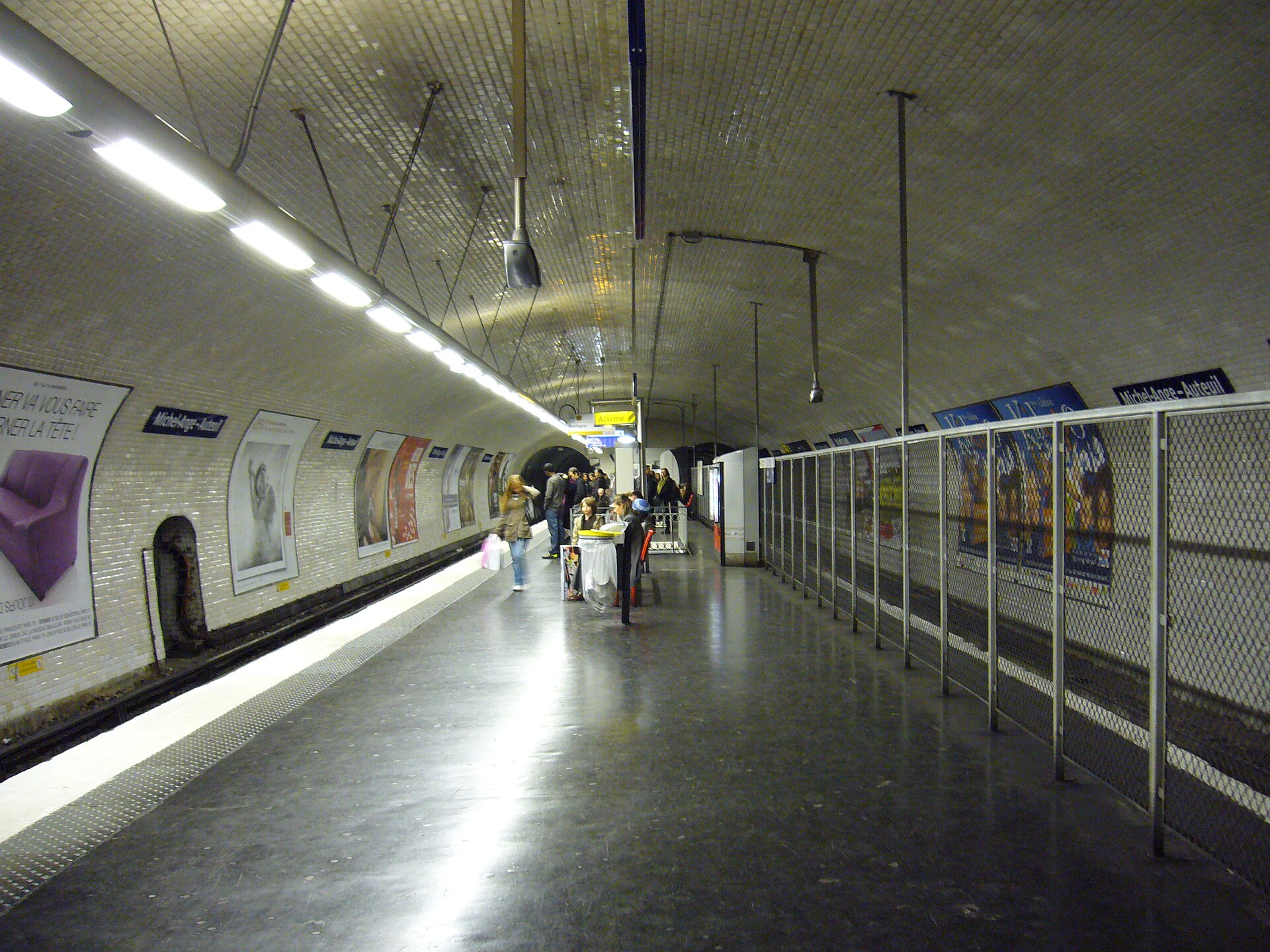 Imagem de referência de Michel-Ange - Auteuil, descrito nos dados abertos como estação do Metropolitano de Paris