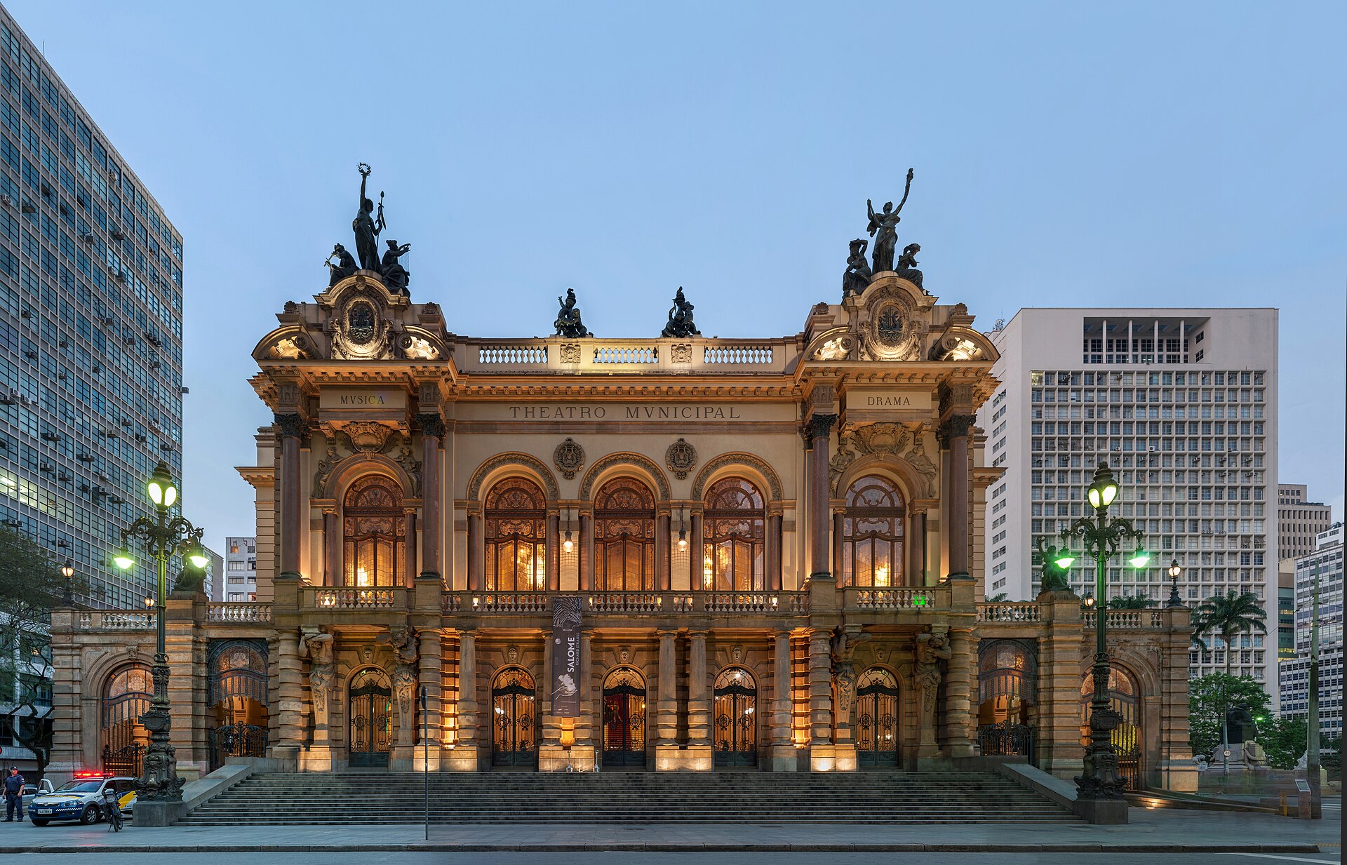 Imagem de referência de Teatro Municipal de São Paulo, descrito nos dados abertos como teatro na cidade de São Paulo