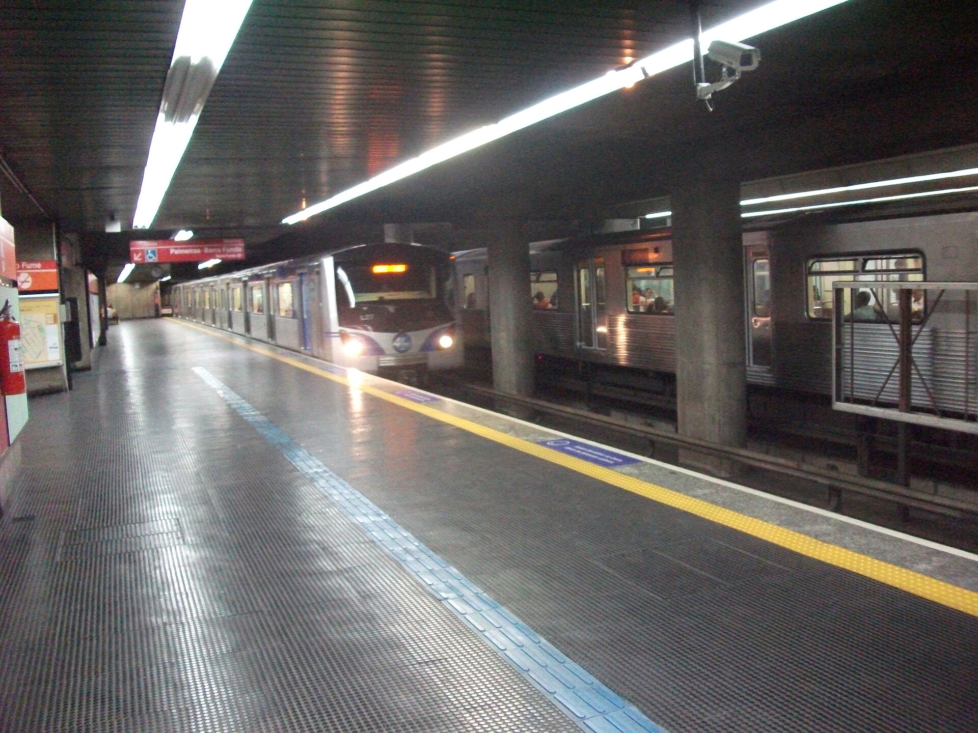 Imagem de referência de Estação Santa Cecília, descrito nos dados abertos como estação de metrô em São Paulo