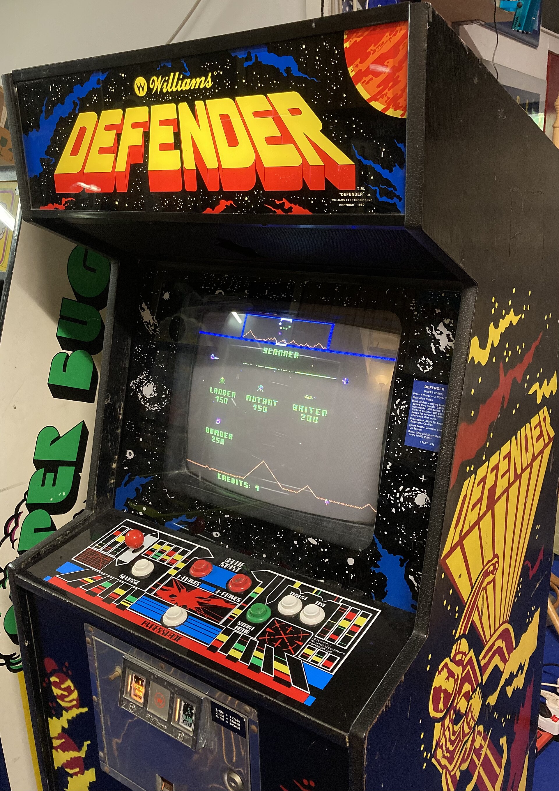 Imagem de referência relacionada a Defender, item descrito como jogo eletrônico de 1981