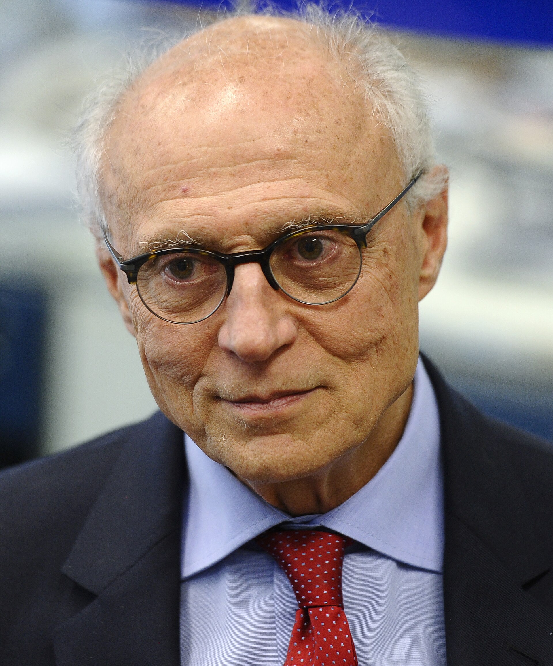 Imagem de referência relacionada a Eduardo Suplicy, item descrito como político e economista brasileiro