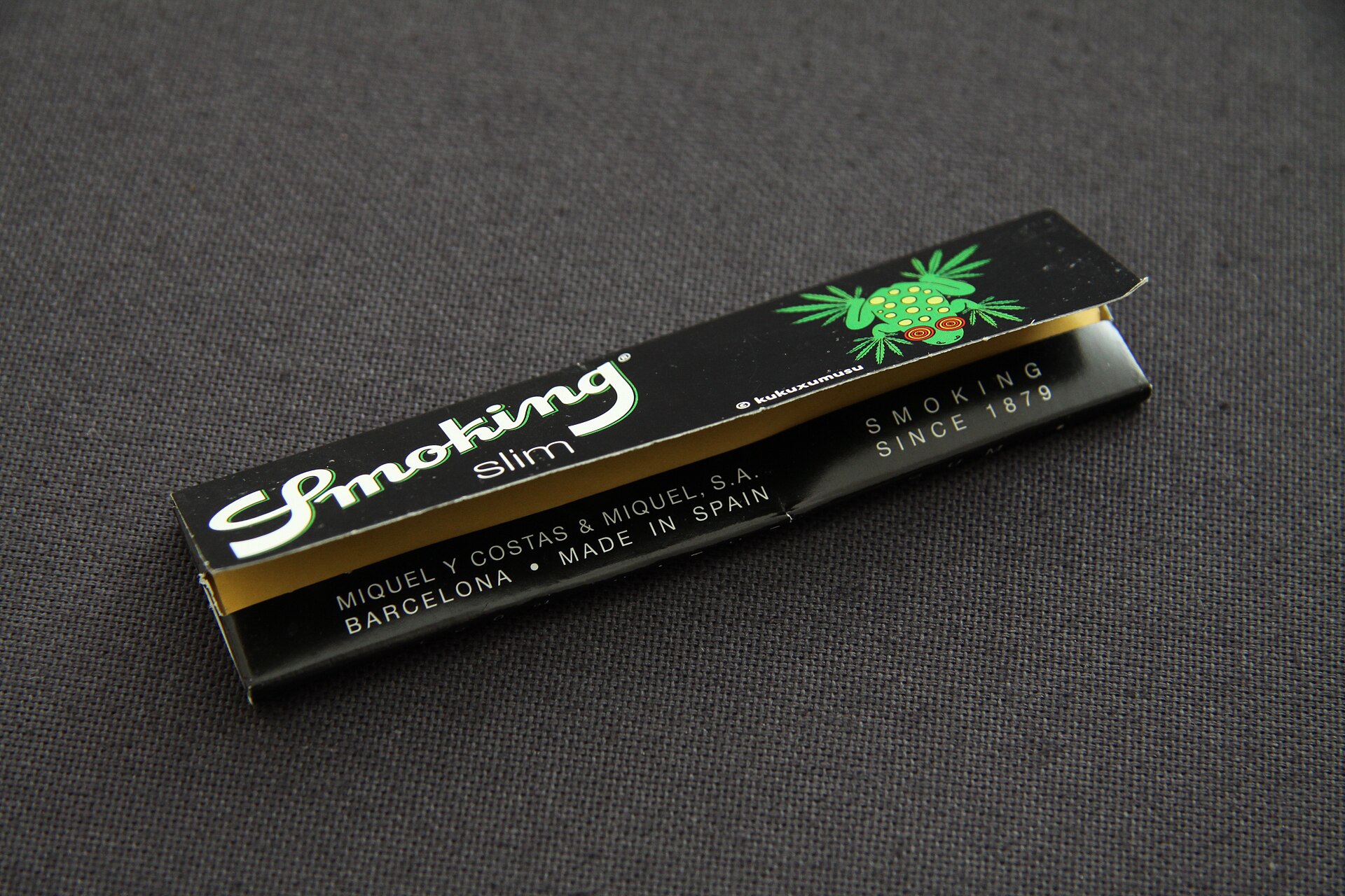 Imagem de referência relacionada a Smoking paper, item descrito como registro de referência sobre Smoking paper, organizado a partir de dados estruturados abertos
