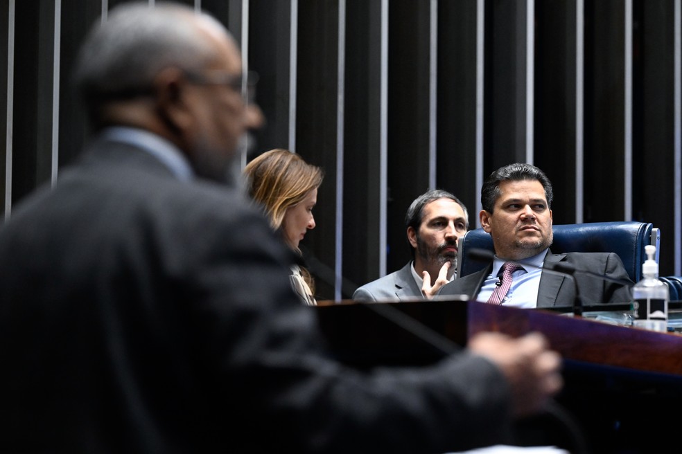 Alcolumbre confirma para esta quarta-feira votação da PEC do fim da escala 6x1