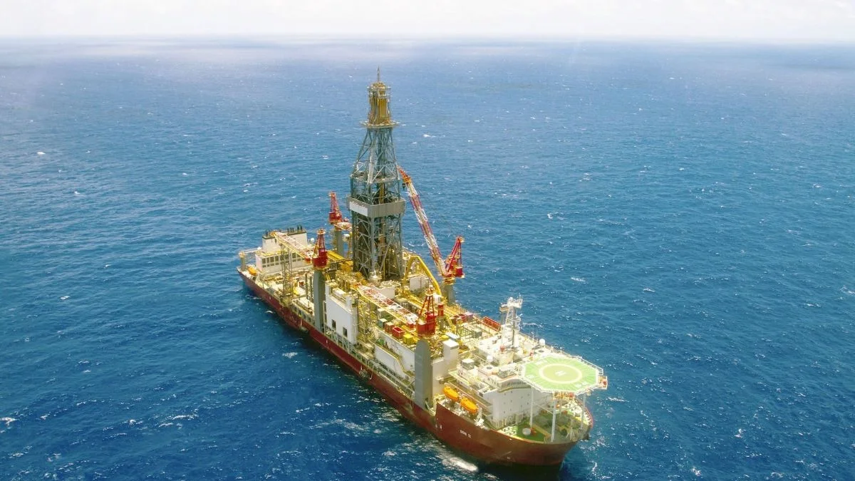Petróleo dispara e barril chega a US$ 110 pela 1ª vez desde maio