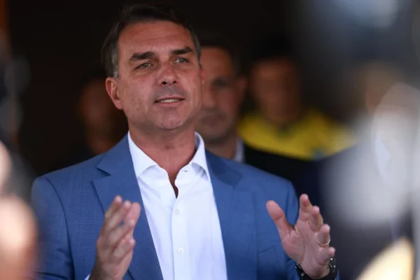 Flávio diz que vai a debates no 2° turno: "São importantes"