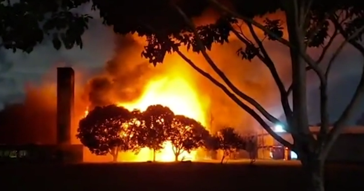 Incêndio na UFPE causa prejuízo de R$ 100 milhões em equipamentos, diz reitor