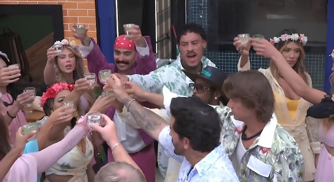 ‘Pode trazer o VAR’: pós-festa tem boato chocante, amizade desfeita e confusão com fotos de família