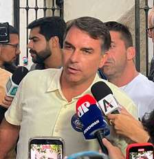 Imagem da matéria: ‘Pacífico, mas hostil’: comerciante clima durante votação de Flávio Bolsonaro em escola na Zona Norte do Rio