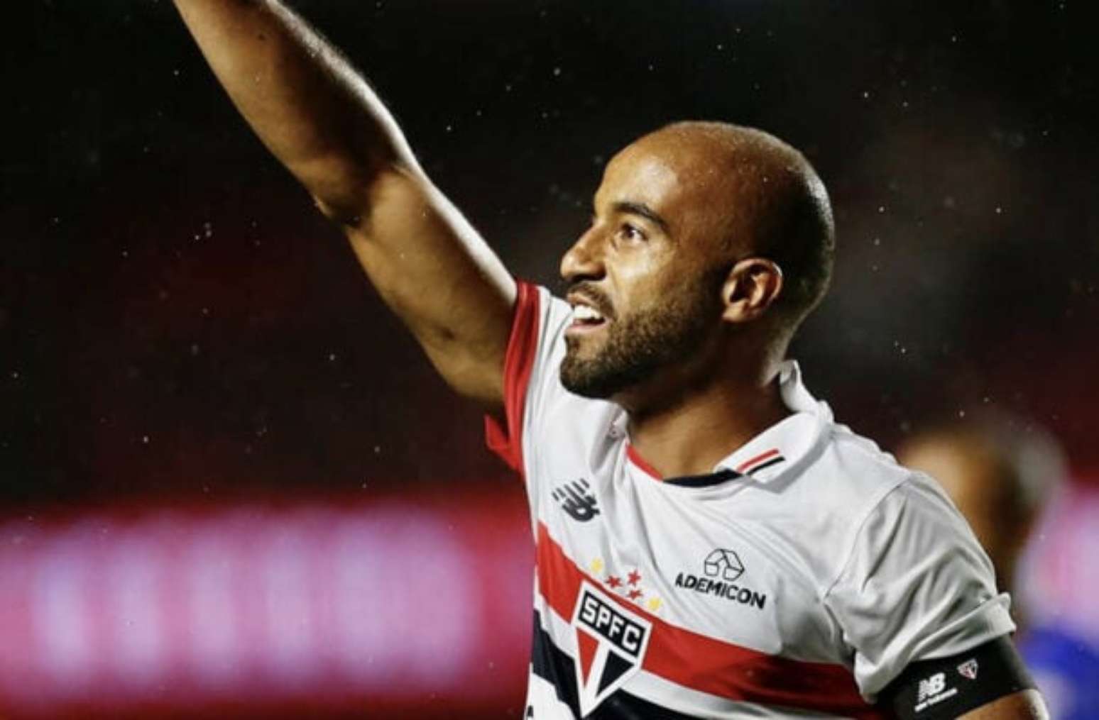 Foto: Paulo Pinto /S&atilde;o Paulo - Legenda: Lucas Moura. Ap&oacute;s 160 dias, de volta aos gramados / Jogada10
