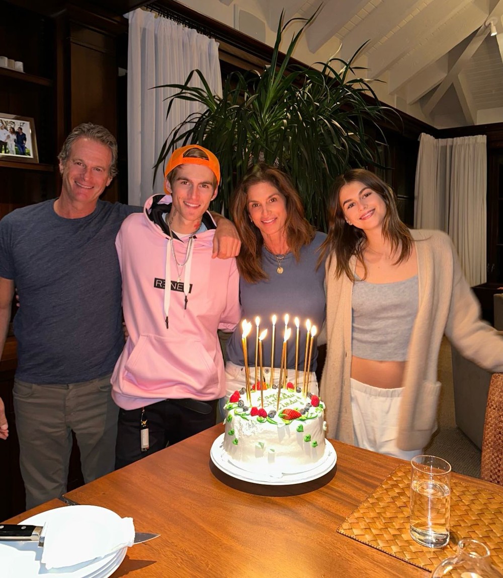 Cindy Crawford e família — Foto: Reprodução/Instagram
