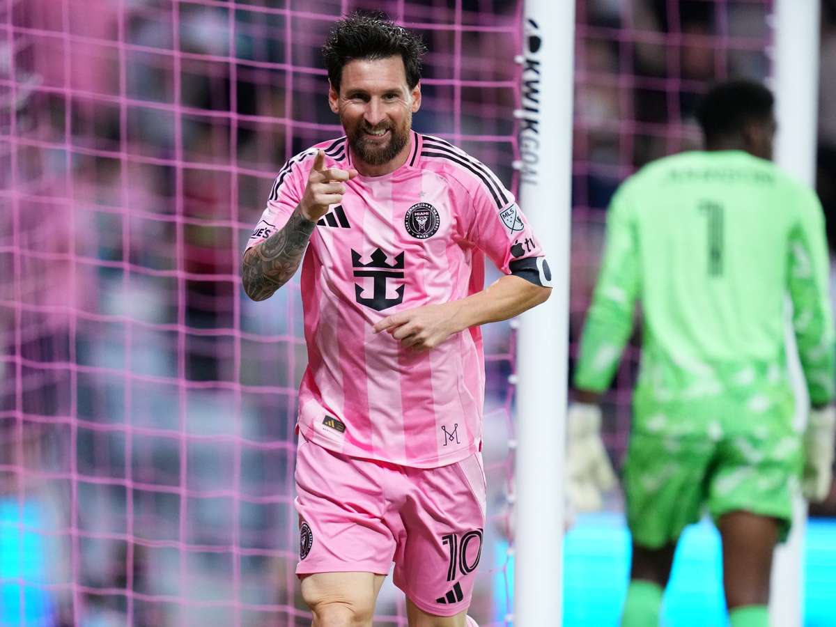 Messi faz dois gols contra o Atlanta United e se aproxima de marca histórica