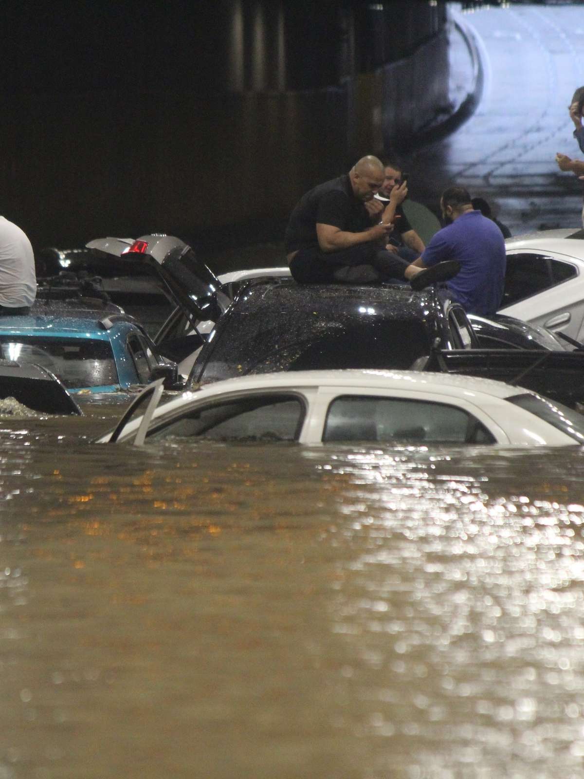 Veja fotos dos alagamentos e transtornos provocados por temporal em SP nesta quarta-feira