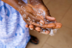 Benefícios de manter as mãos limpas