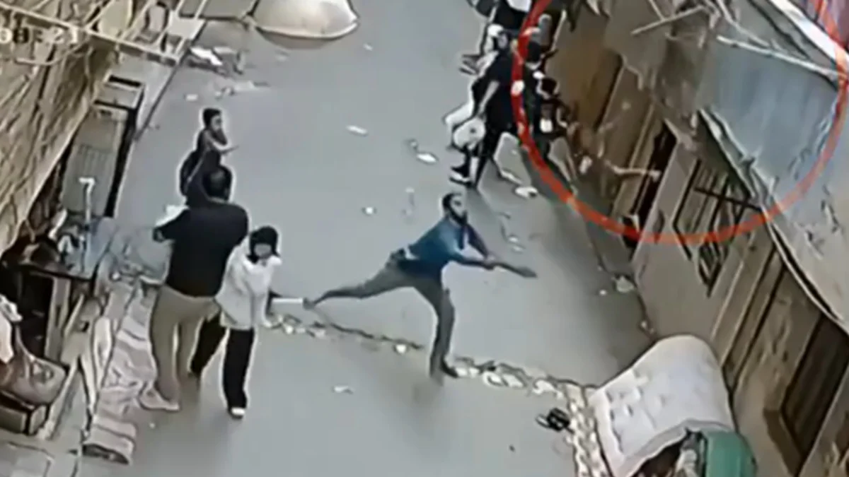 Vídeo mostra homem salvando criança que caiu de prédio no Egito