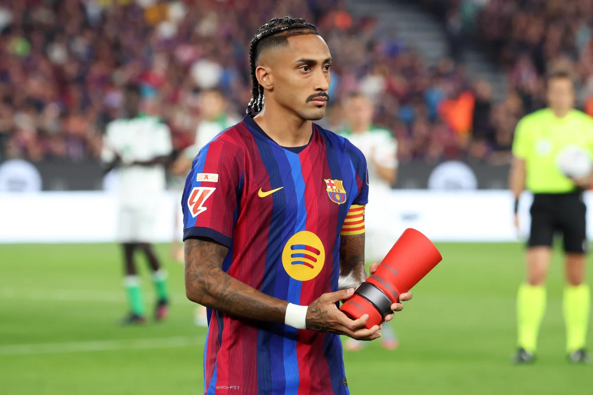 Raphinha retorna a jogar contra o Real Betis após lesão na Data Fifa