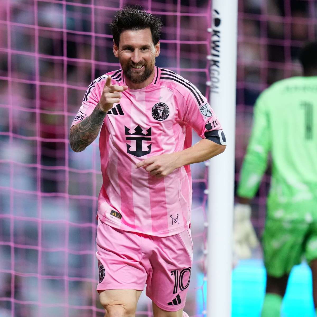Messi faz dois gols contra o Atlanta United e se aproxima de marca histórica