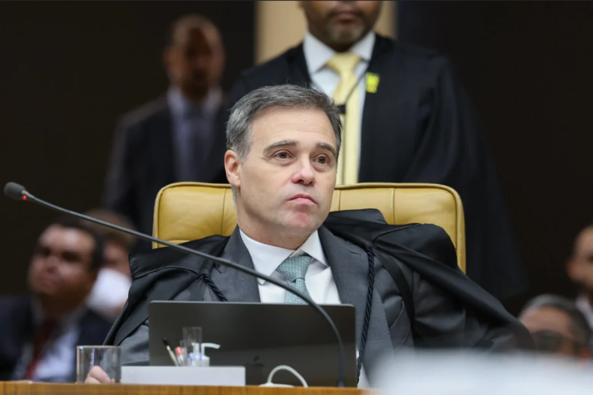 PGR diz a Fachin que não vê improbidade de Mendonça apontada por Moraes