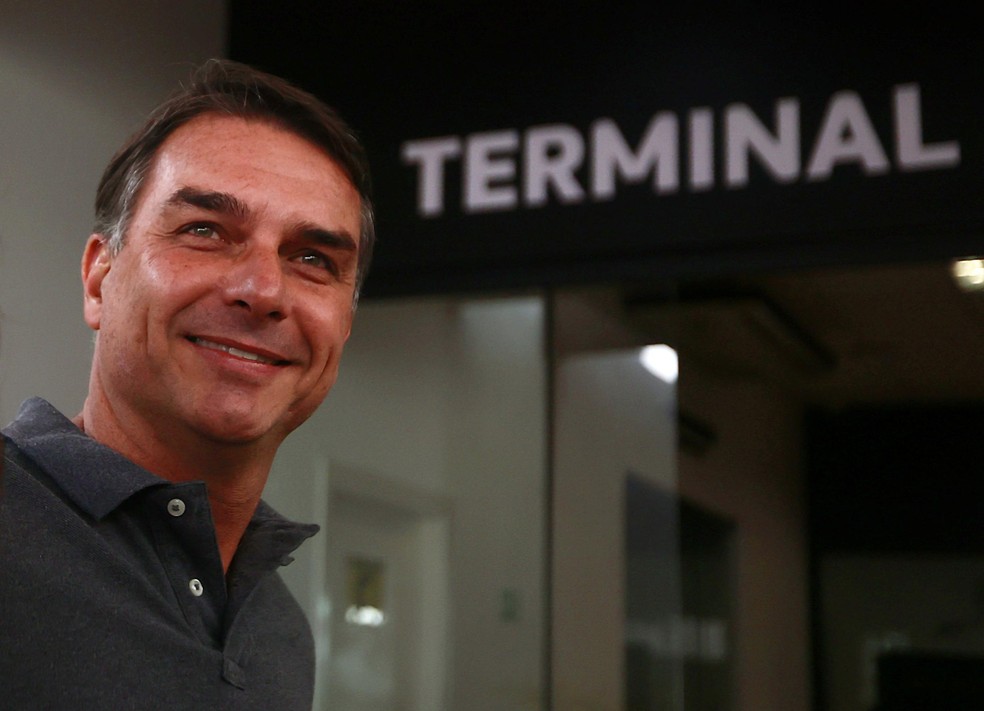 Após fuga de Flávio Bolsonaro, equipe jurídica descarta novas ações no TSE: ‘Não entraremos com mais nada’