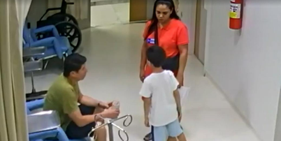 O menino Ben&iacute;cio chegou andando ao hospital acompanhado dos pais Foto: Reprodu&ccedil;&atilde;o/TV Globo