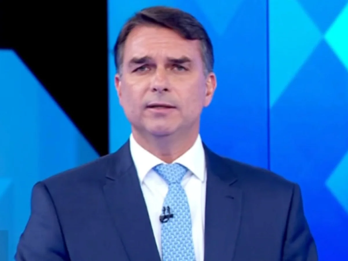 Em debate, Flávio diz que Richarlison "tomou volta" do próprio empresário
